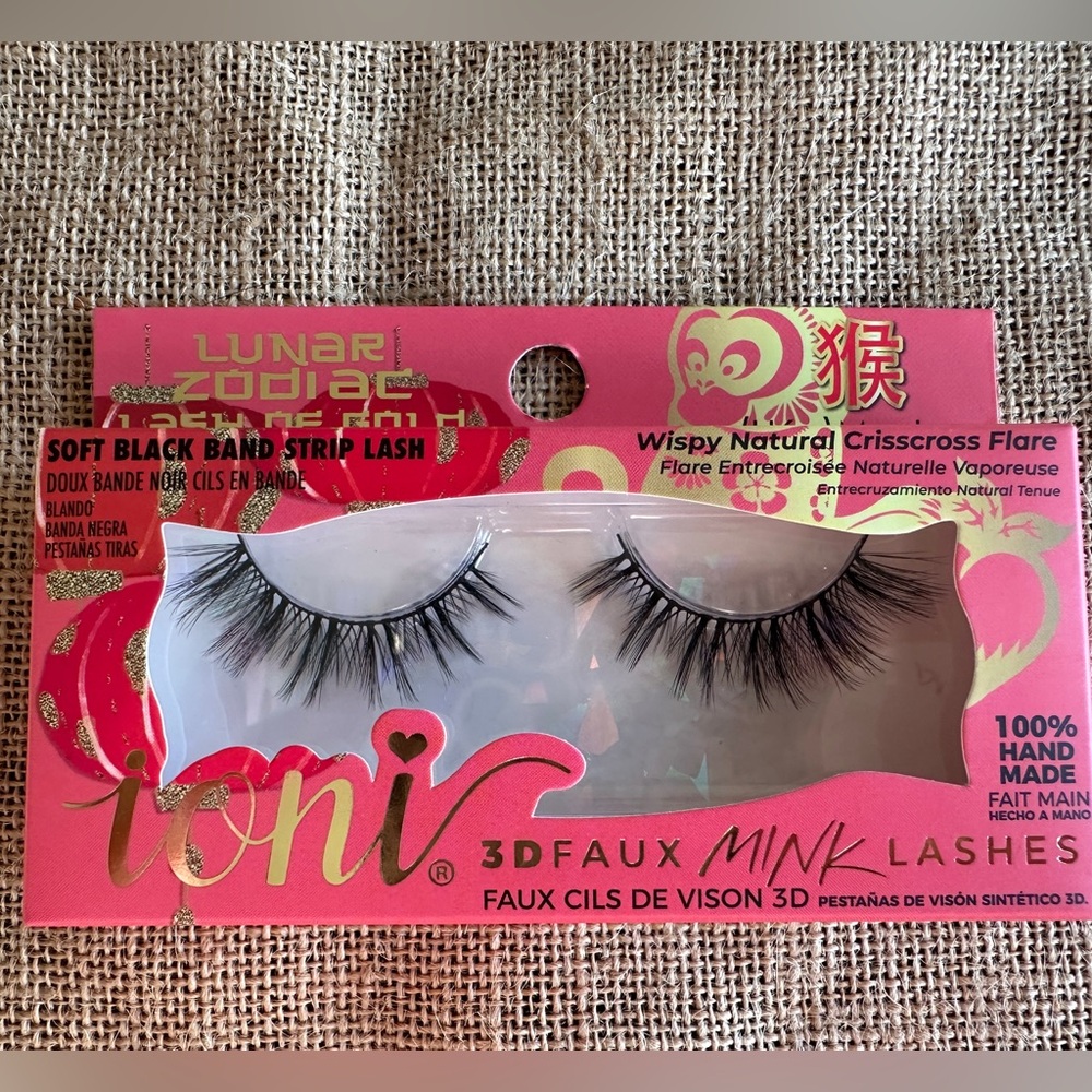 Ioni Lunar Zodiac Lashes in Monkey.